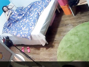 水滴偷拍没穿衣服的小媳妇突然发现家里的摄像头被人偷开了