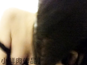 广东小鲜肉系列之微信约172CM性感苗条的长发巨乳妹家中爱爱,坚挺粉嫩的奶子看着就想吃！