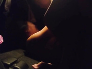 廣州水貨老板濤哥驅車路邊和大波少婦玩車震 張開雙腿配合無套連續抽插內射中出 還摳穴聞精子的味道 粵語對白