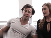 斯凯拉·斯诺和赛斯·甘布尔通过激烈的性爱解决婚姻问题