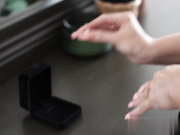 詹妮弗·怀特 告诉继子“只要我愿意，你就可以操我”