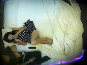 情趣酒店拍攝到的清純大學美女與男友開房愛愛 剛進房就扯掉內衣褲連續幹了兩炮 直接累趴下了 露臉高清