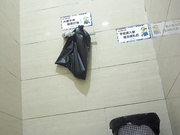 某大型商場公共衛生間拍攝到的各式美女服務員如廁 有個妹子黑絲美腿看得誘惑十足 1080P高清