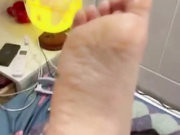 中国美女孩手淫然后被白人性交.mp4