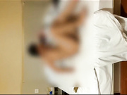 宾馆开房与饭店老板娘大屁股熟女偷情场面太火爆道具69操完一炮休息一会再继续