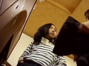 某站最新流出女偷拍客潛入洗浴中心更衣室拍攝各式美女少婦沐浴更衣 雪白肌膚堅挺美乳看得讓人欲火焚身 1080P高清原版