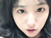 高顏值萌妹子浴室全裸淋浴挑逗狼友 床上摳逼自慰呻吟淫水直流 逼逼得被玩黑了 對白清晰