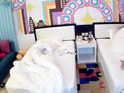 咪咪很大很粉嫩的豐滿妹子與中年大叔酒店偷情 按在床邊爆力抽插幹得尖叫聲不斷 好爽好刺激～720P高清原版