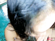 最新流出-爆乳肥臀留學生『雪格格』和大屌同學公寓室內泳池激情啪啪 無套後入站立式抽插內射中出 720P高清無水印