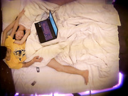 主題酒店拍攝到的高顏值清純大一學妹和男友開房愛愛 帶著筆記本電腦邊看電影邊操 直接累趴下了 露臉高清