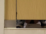 最新流出-商場公共女廁偷拍各式美女少婦如廁噓噓 貌似差點被個警覺妹子發現 4K高清原版