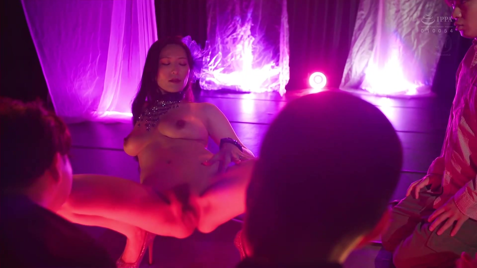 [JUR-019] 在脱衣舞剧场跳舞的人妻 椎名由奈【破解】 - 1of5