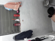 晚上透氣窗手機拍攝鄰居上大二的眼鏡妹子沐浴更衣 一對巨乳堅挺誘惑十足 露臉高清