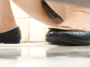 校園坑神進入國內某大學公共女衛生間偷拍各式美女學妹如廁 露臉全身拍攝雪白大屁股看得讓人欲火焚身 1080P高清原版