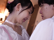 [FNS-005] バイト中に彼氏を嫉妬させ仕事中にガン突きSEX 声も出せない状況に興奮して連続イキするド変態ウェイトレス 山下紗和 【破解】 - 4of5