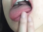 阿姨高潮情不自禁伸出舌头 已经完全无法控制自己了