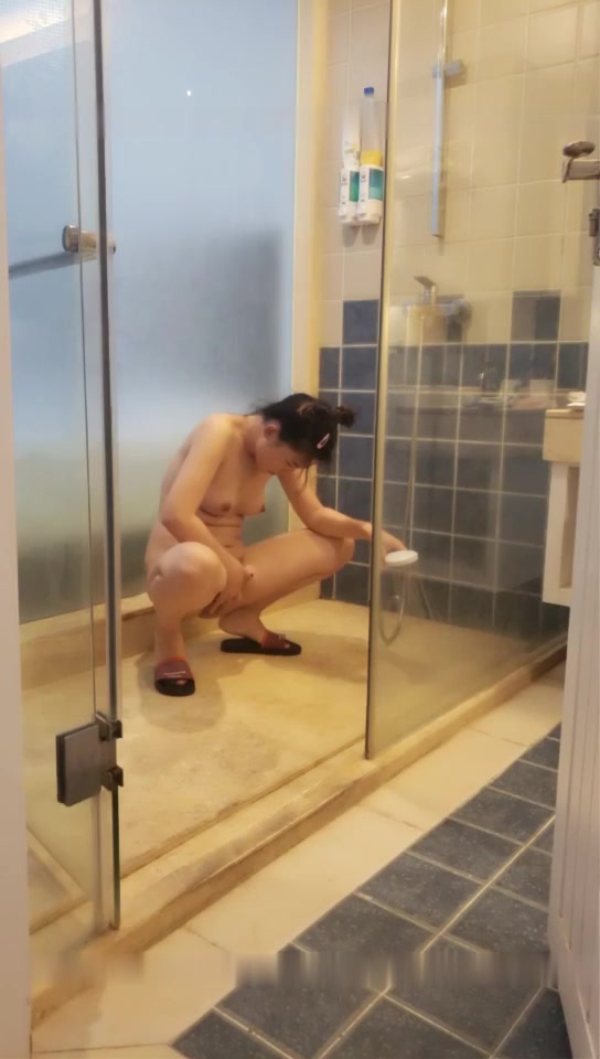 寂寞少婦居家廚房與老鐵現場直播雙人啪啪大秀 站立後入從廚房幹到床上爽的直叫求饒 表情淫蕩