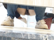 最新流出國內廁拍大神尾隨妹子進入小區公共女廁近距離拍攝 形態各異逼逼看得讓人欲火焚身 1080P原版高清