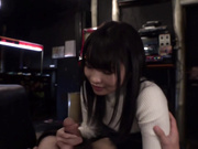 [HND-669] 至近距離に彼女がいるのに耳元でコソコソ口説いてくるささやき誘惑中出し 枢木あおい 【破解】 - 3of5