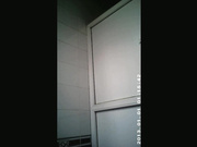 校園坑神潛入某高校公共女廁多視角偸拍各式大學生妹子如廁 課間排隊邊玩手機邊尿尿看得欲火焚身 1080P高清原版