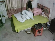 城中村几个有点姿色的姐妹租一间平房改专用炮房提供快餐服务车轮战~嫖客有老有少因长得漂亮所以生意红火03