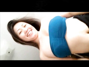 单位宿舍和白嫩美女同事偷情露脸 跪在地上激情口交舒服死了 国语对白