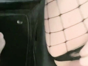 【户外 真实第一视角】把脚丫子伸出小车的车窗外，“啊 我就喜欢让人知道我正在被操着