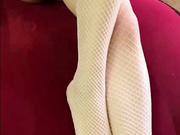 娇妻性欲太强❤️无奈找来好兄弟一起调教看着好兄弟的大肉棒抽插骚穴我内心无比自责 老婆一边安慰我一边享受高潮