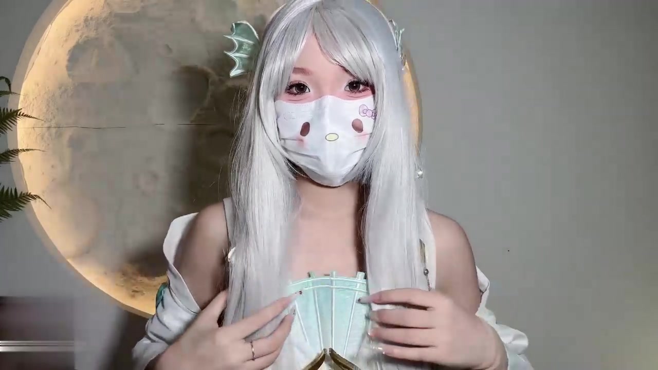 雪糕妹妹-穿着COSE装被哥哥按在地上狂操，只见我穿着cose装，我将哥哥的内裤脱下，哥哥的肉棒直接竖了起来