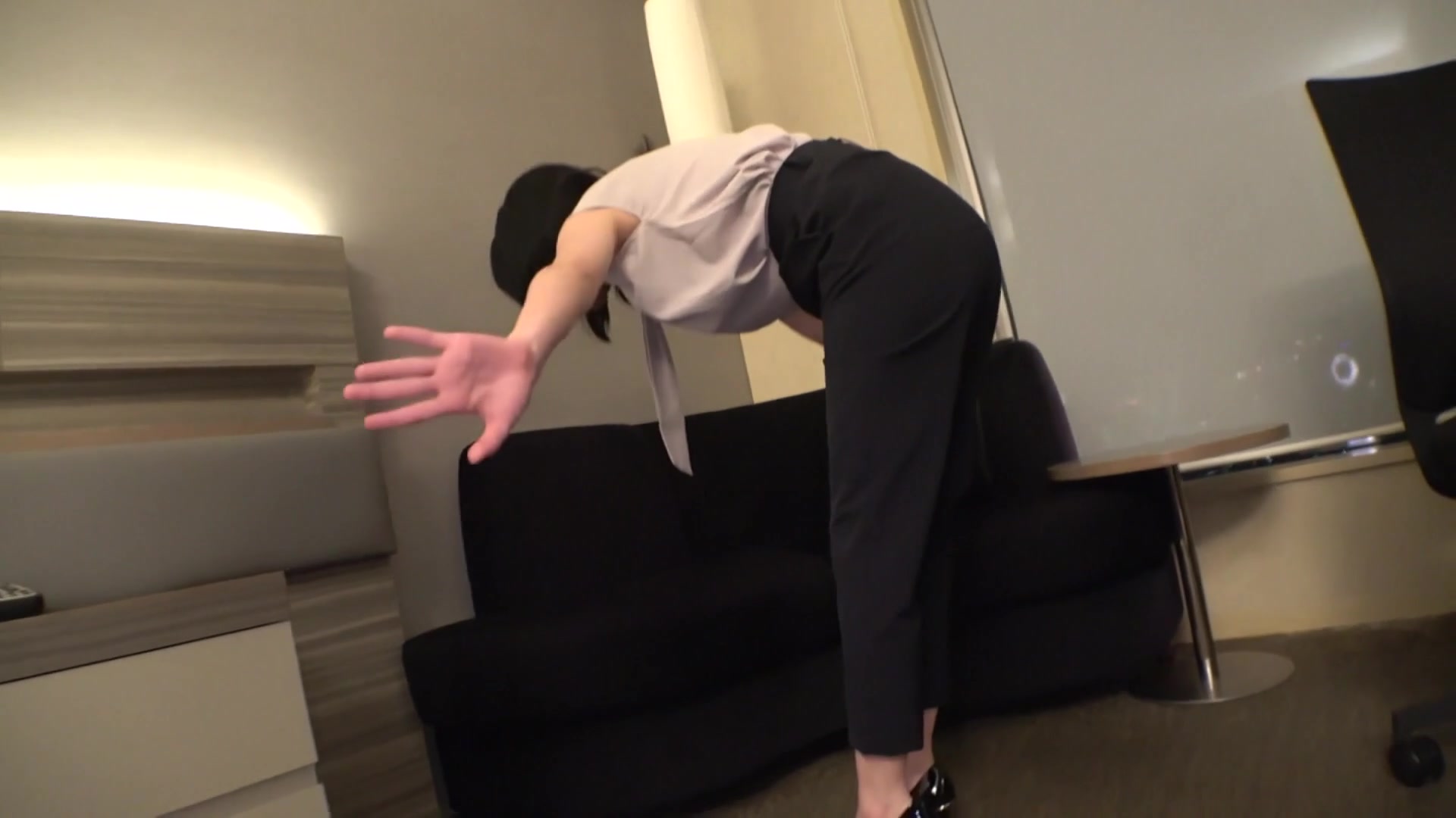 200GANA-3323 新橋でナンパした高身長高め美女をホテルに連れ込み、初撮 - 1of5