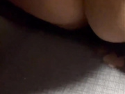 【真实勾搭女邻居-中途老公打电话查岗】一边操一边接电话，巨刺激