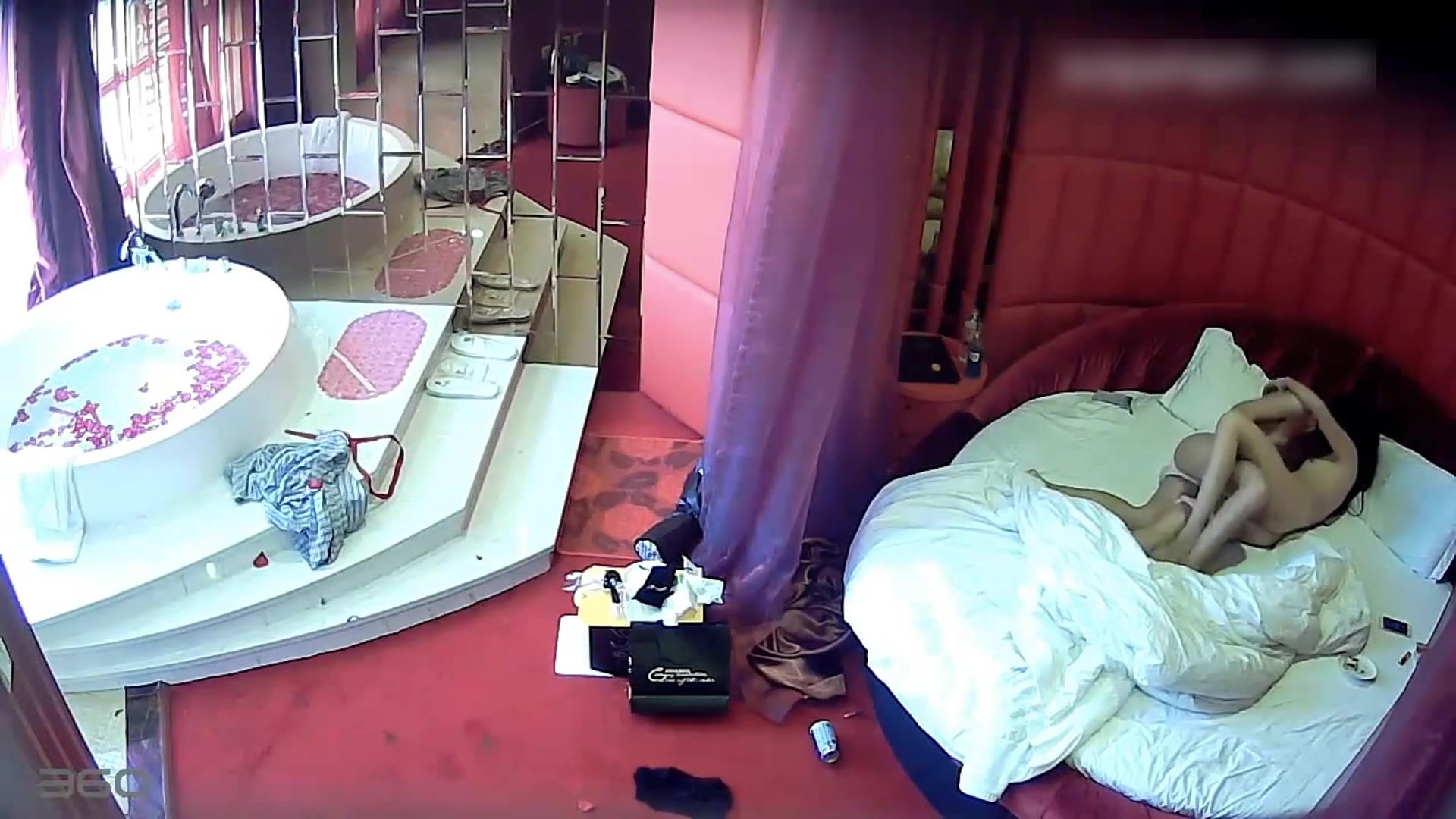 ⁸¹⛳⛳⛳ 两个感情很好的女同小姐姐酒店开房过生日 然后开始进行爱抚 看的口干舌燥 真想加入进去一起插啊