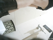 大神潜入商场女厕全景偷拍几位大长腿美女❤️各种极品小黑鲍鱼