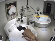 主题酒店偷拍-气质美少妇和单位领导偷情,没想到胖领导战斗力那么强床上已经受不了了,还拉到浴缸