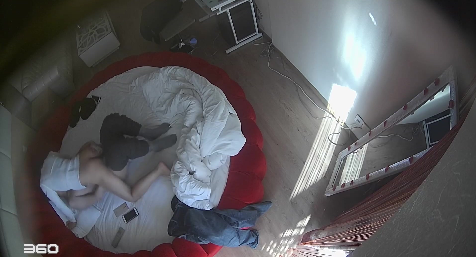 钟点炮房水滴监控TP貌似很赶时间的一对偷情男女骚女戴着文胸上位屁股扭的非常好看