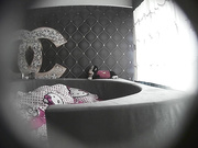 对白清晰香奈儿主题情趣套房TP金链哥和单位长发美乳少妇激情说床太小了施展不开