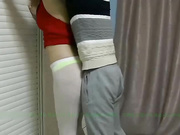 妈妈穿很性感衣服搞卫生时叫儿子帮忙檫柜子,缺被性冲动的儿子给操了,还说：妈妈边拖地儿子边干妈妈！大量国语对白！