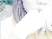 没长几根毛的吃货女主播和小车司机湖边准备野战特殊原因没有成事