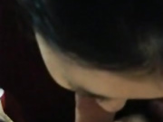 97年清纯小美女,脱掉内裤发现原来是极品无毛B,没忍住射了她一脸！