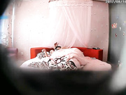 精选2-主题酒店蚊帐房偷拍刚结婚的小少妇和情人偷情一天就被操了3次,干的高潮不断大喊：太爽了,好爽,用力,太棒了,讨厌!