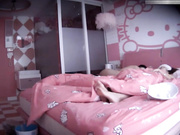 精品小旅馆珍稀粉红房偷拍度假的帅哥美女戴着墨镜啪啪临走时的眼神貌似发现了摄像头