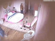 文艺范的漂亮美女应该是第一次和男友开房,刚操一会女的突然哭了跑到厕所里,哄了一会才愿意继续,各种姿势爆插!