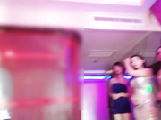 大老板欲望高涨会所点2个气质大波妹子玩双飞服务一流帝王享受干一个另一个自摸操的说亲爱的用力对白淫荡