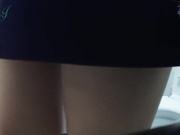 某網站最新流出作品-某高校公共衛生間拍攝到的站着擦逼逼的花裙學妹如廁噓噓 逼毛性感誘惑 露臉高清