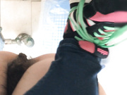 外站流出国内牛人潜入医学院女厕偷窥眼镜妹子的脚毛好多啊不看逼以为是男的