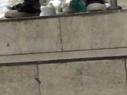 潜入国内高校WC偷拍妹子貌似很累门没关睡着了