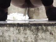 潜入国内高校WC偷拍妹子貌似很累门没关睡着了