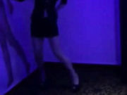 手机拍摄酒店内会所小房间的淫乱表演结果被一锅端了