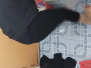 出租屋房东浴室偷放针孔摄像头偷窥个子不高的白嫩打工妹子洗澡