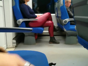 【网曝门事件】火爆欧洲网络 欧洲之星高铁露屌诱惑眼睛骚女 俯身口交 最后口爆吞精 太牛掰